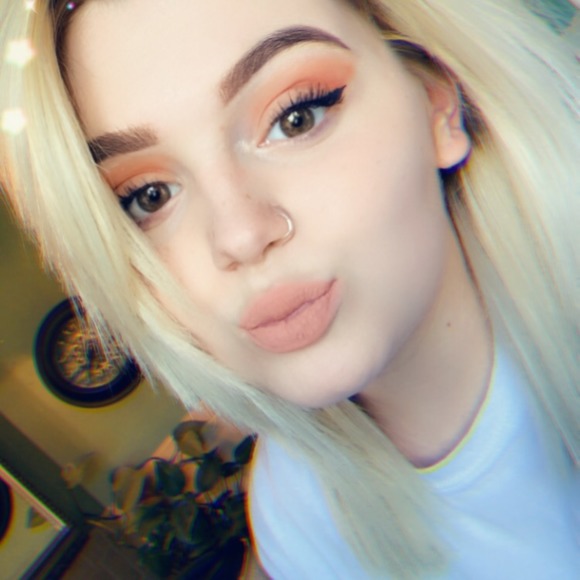 Meet your Posher, Alexis - Picture 1 of 1